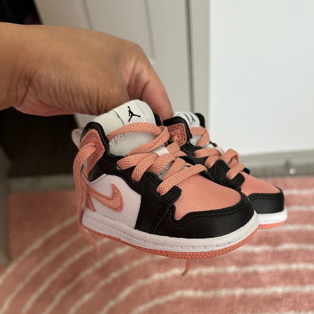 Nike Air Jordan 1 Mid Baby Sneaker Pink Black Size 4C